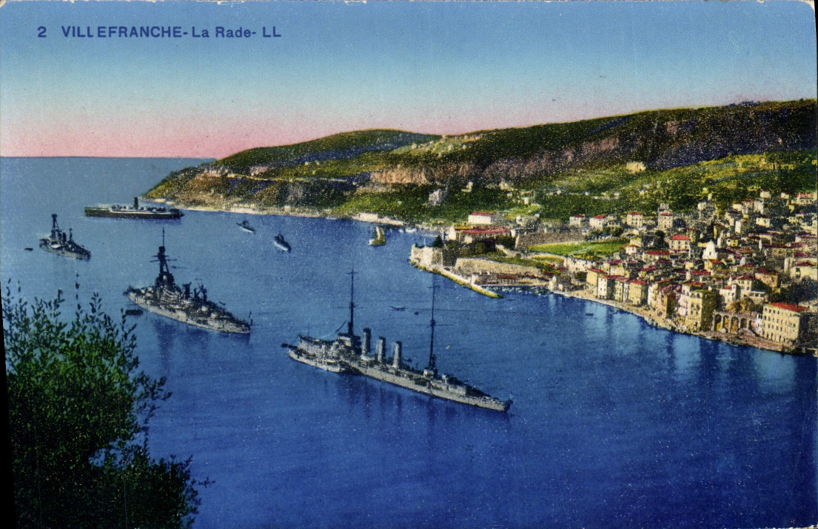VINTAGE POSTCARD Villefranche the Roads Boats