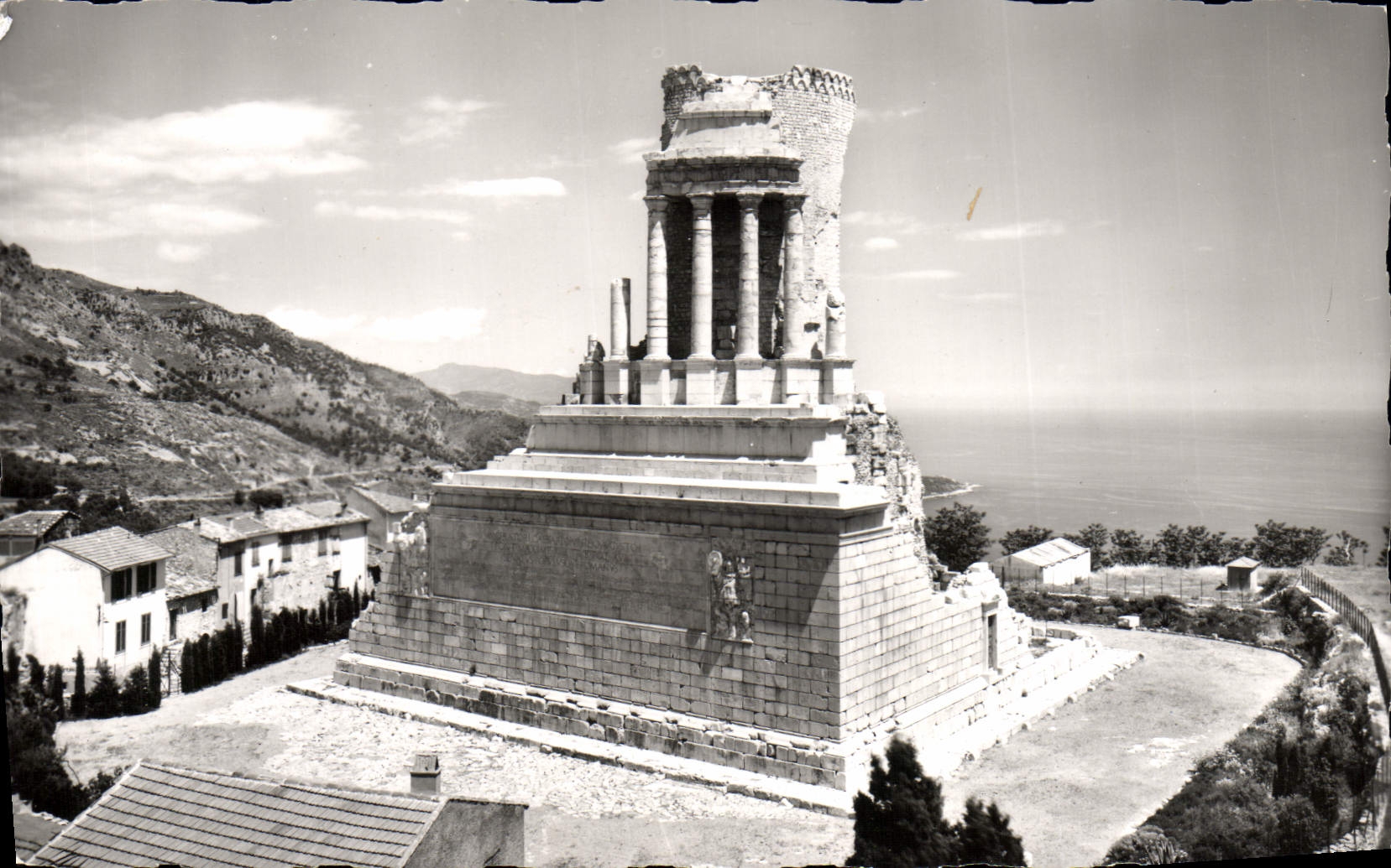 CPM La Turbie Le trophee d'Auguste