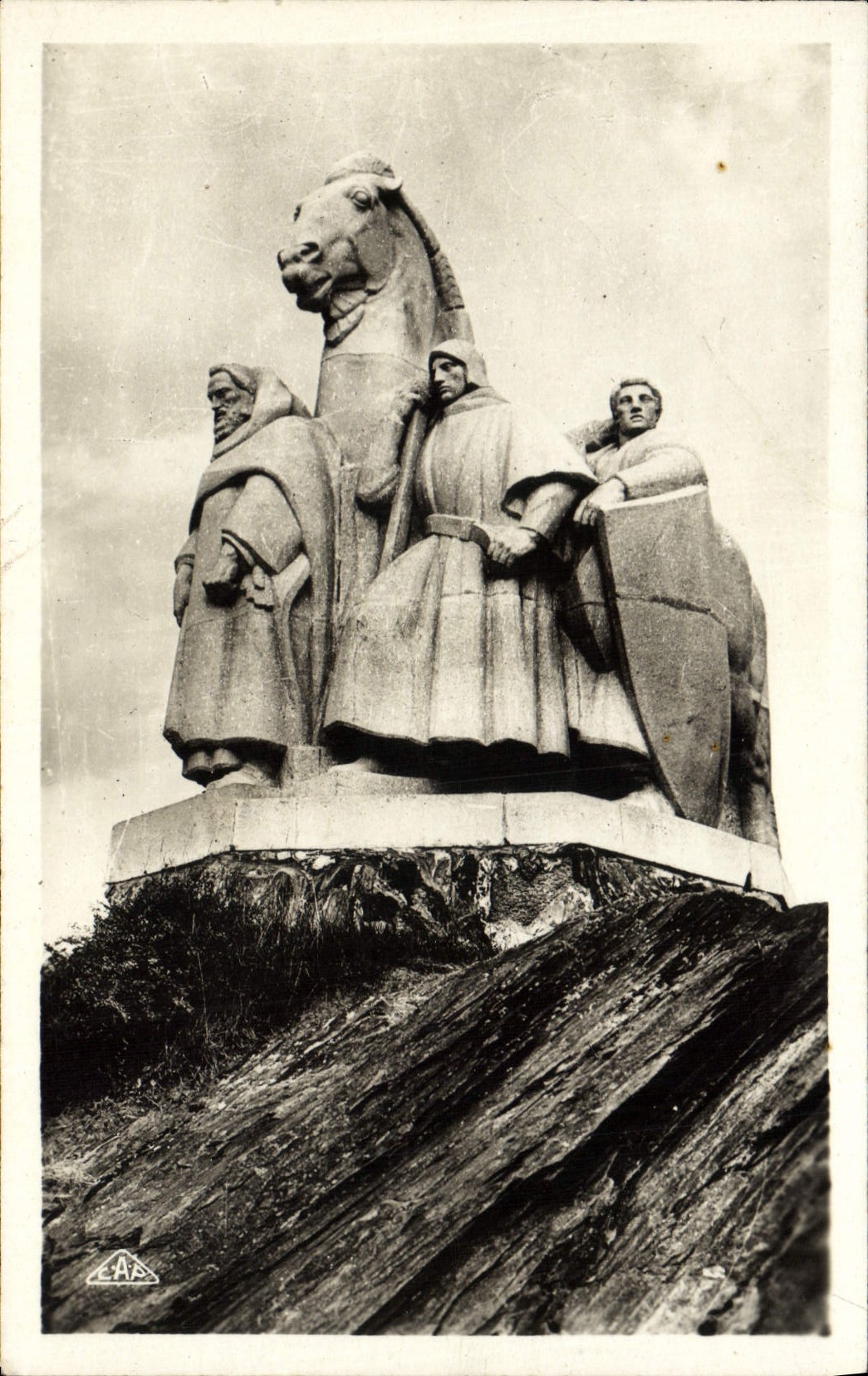 VINTAGE POSTCARD Castle Regnault Monument Of the Four Aymon wire