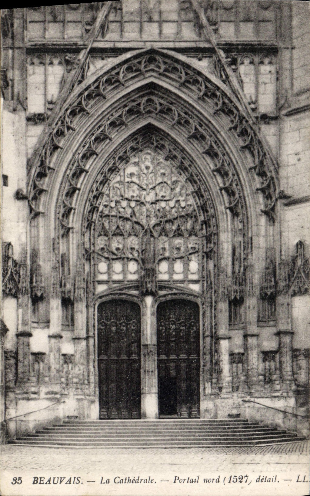 VINTAGE POSTCARD Beauvais the Northern Cathedral Gate