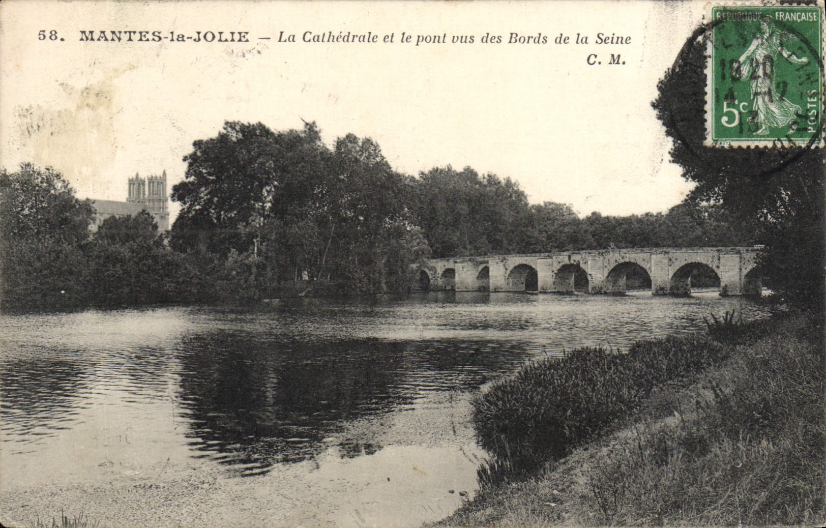 CPA Mantes La Jolie La Cathedrale Et Le Pont Vus Des Bords De La Seine
