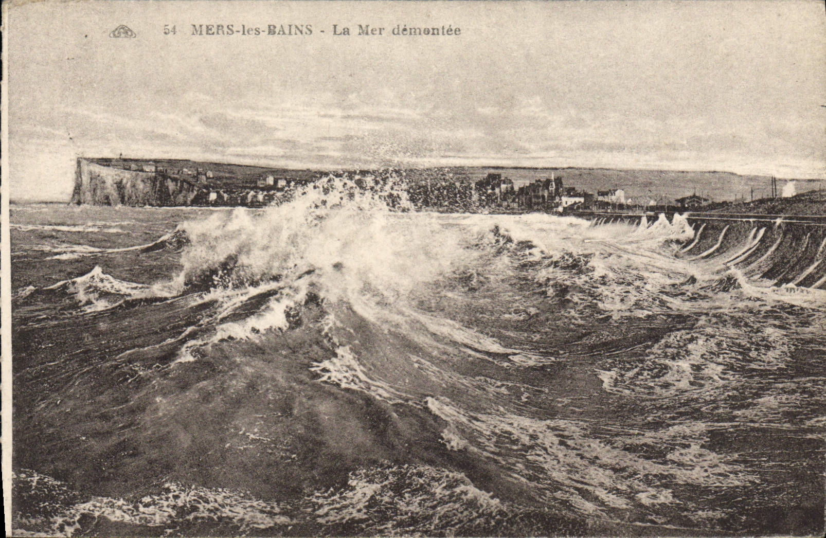 VINTAGE POSTCARD Seas Les Bains the Sea Demontee