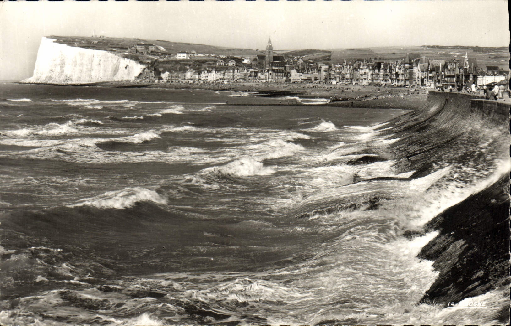 MODERN CARD Seas Les Bains View and effects of vagueness on the dam