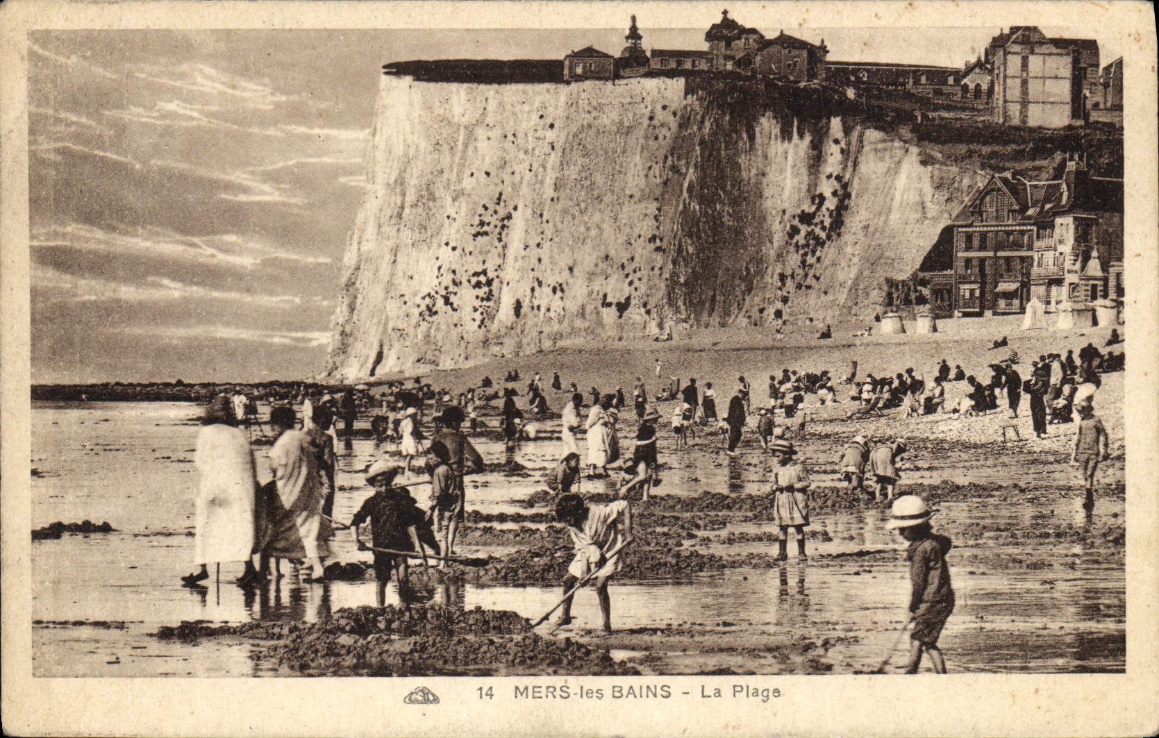 VINTAGE POSTCARD Seas Les Bains the Beach