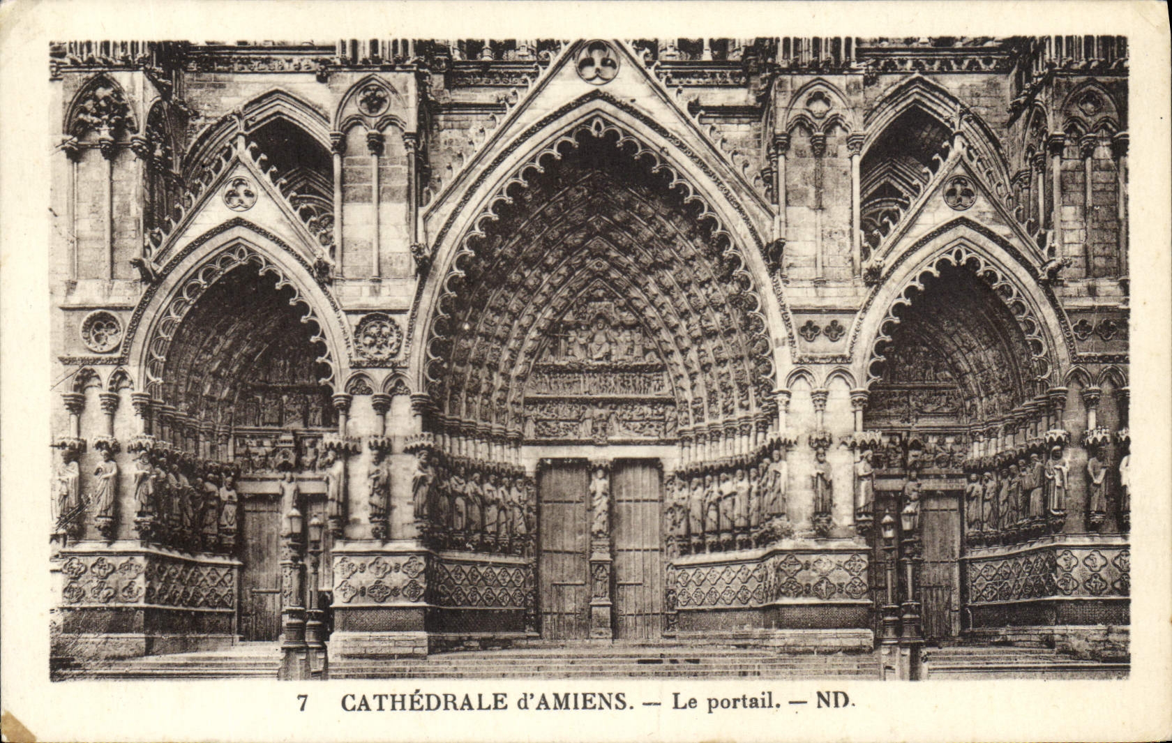 VINTAGE POSTCARD Amiens the Gate