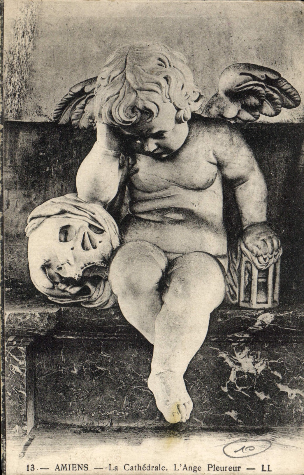 VINTAGE POSTCARD Amiens the Cathedral the Whining Angel