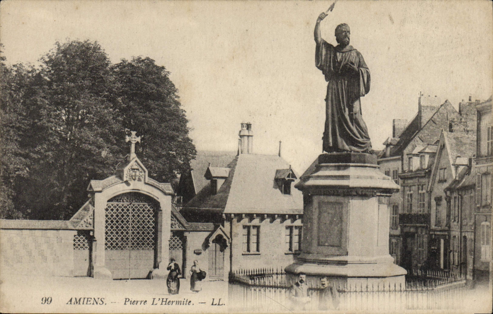 VINTAGE POSTCARD Amiens Pierre the Hermit