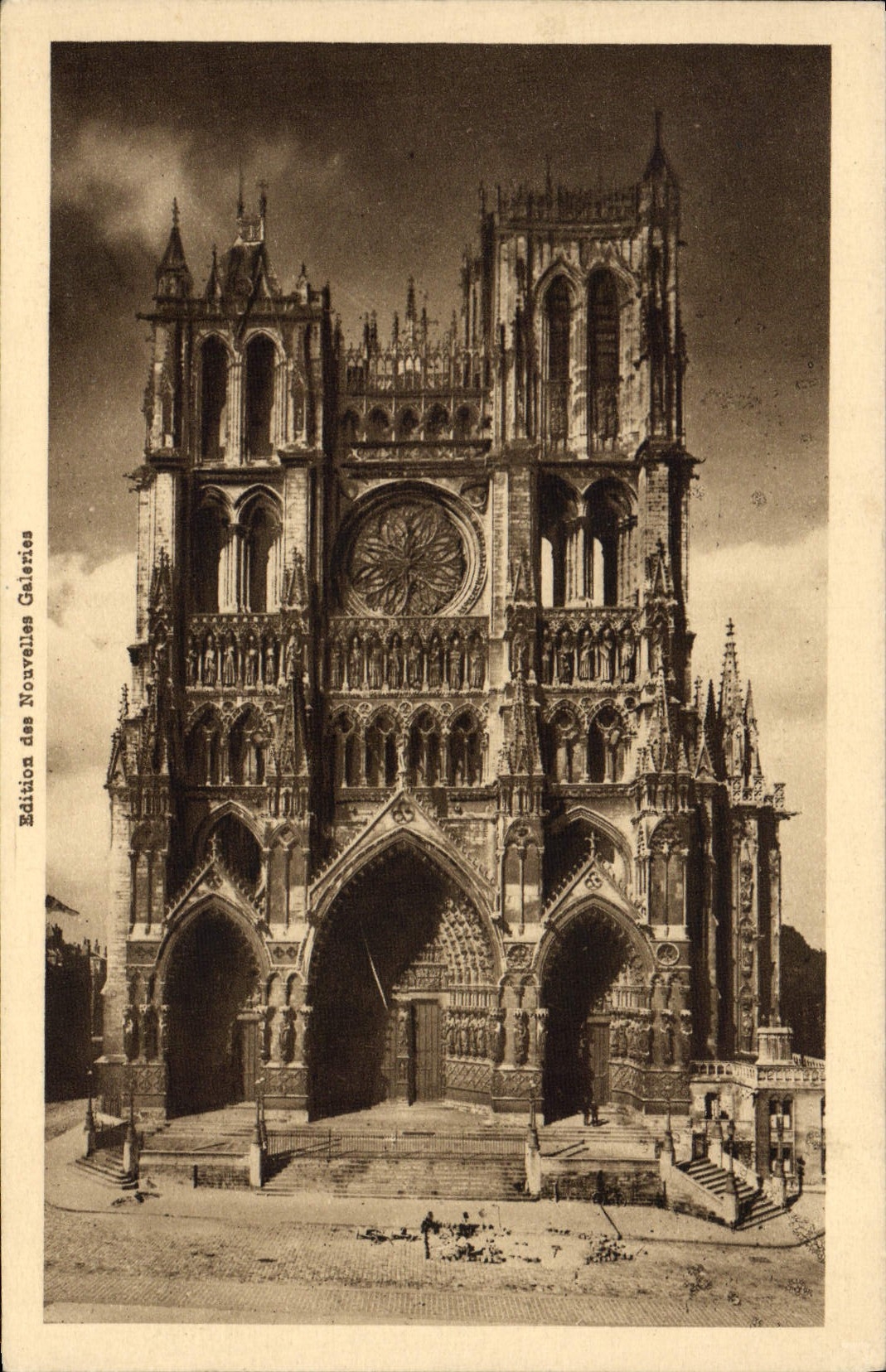 CPA Amiens La cathedrale
