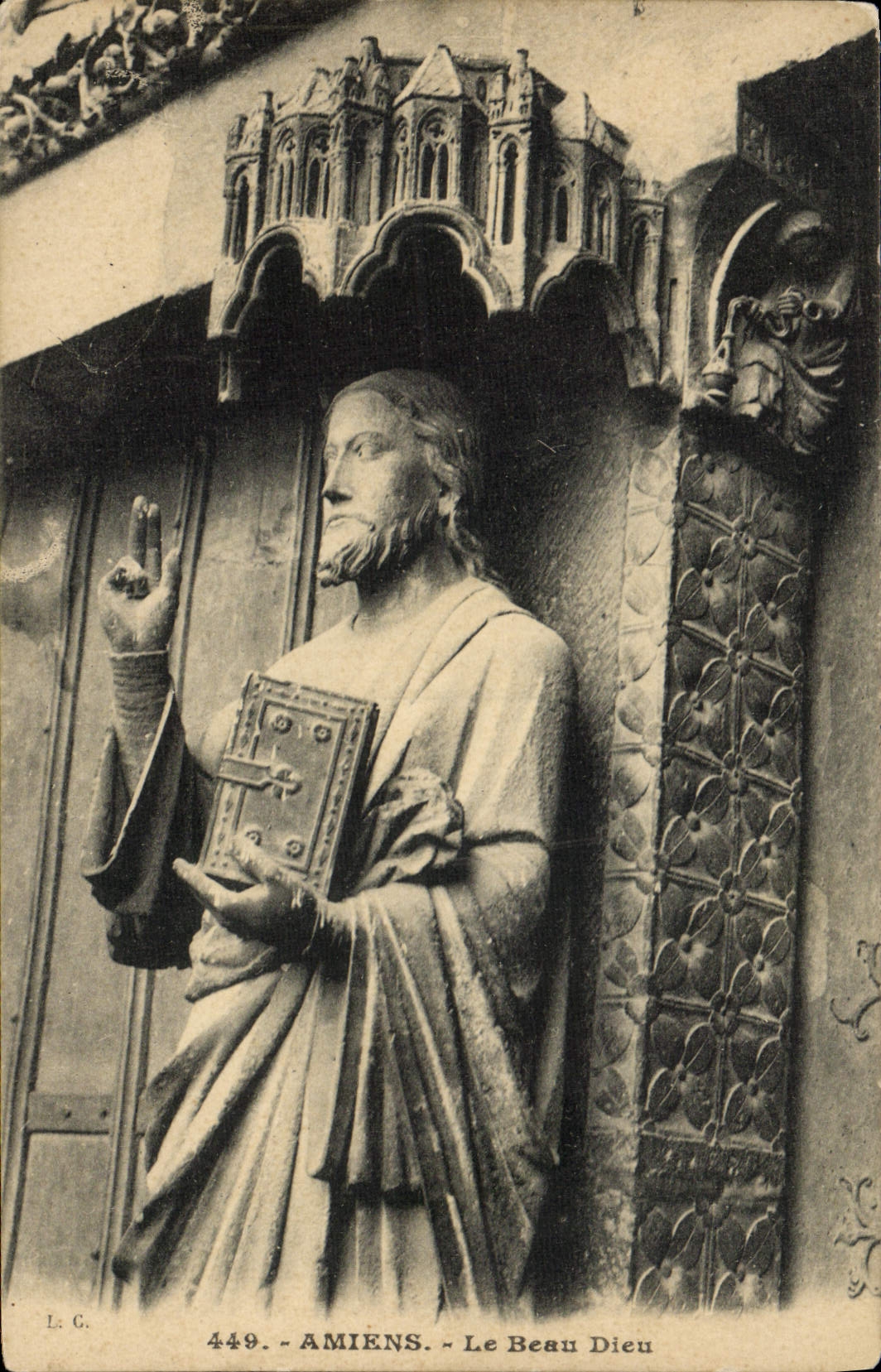 VINTAGE POSTCARD Amiens the Beautiful God
