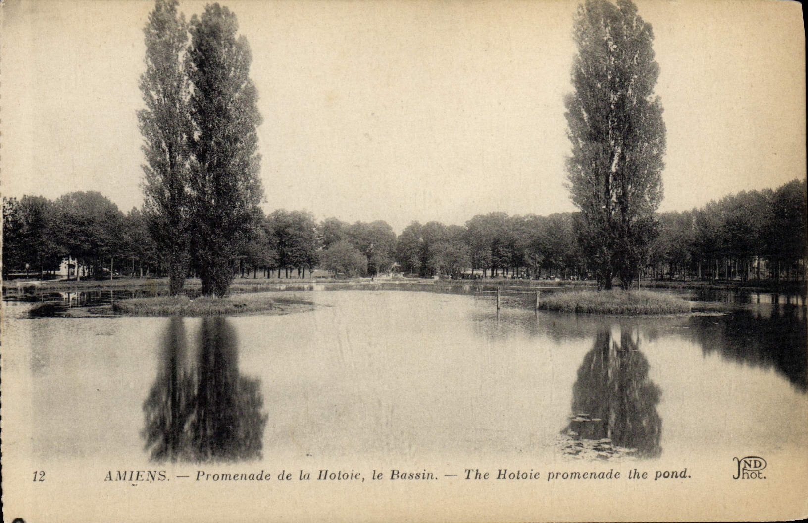 VINTAGE POSTCARD Amiens Walk Of Hotoie the Basin