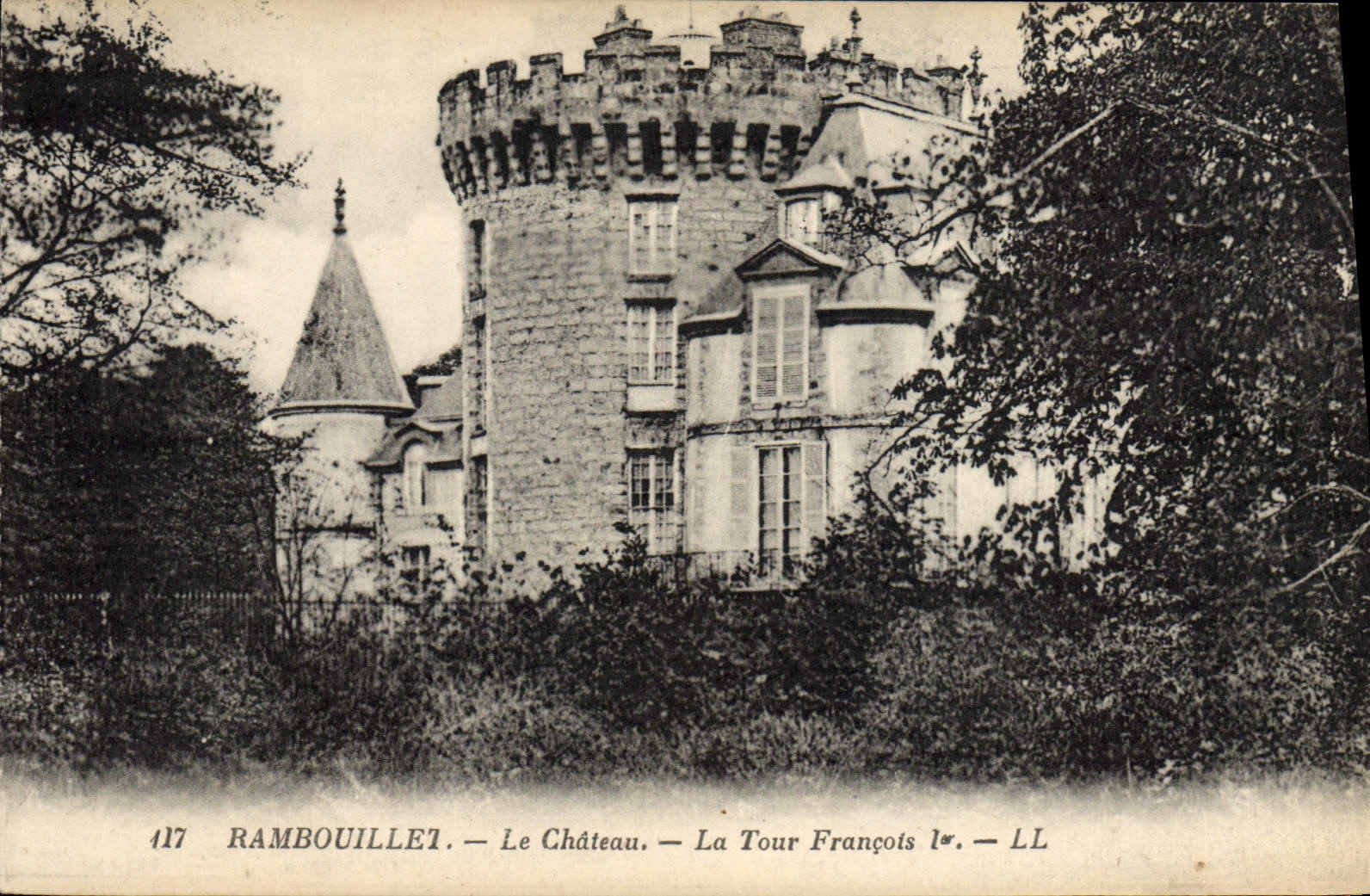 CPA Rambouillet Le Chateau La Tour Francois 1er