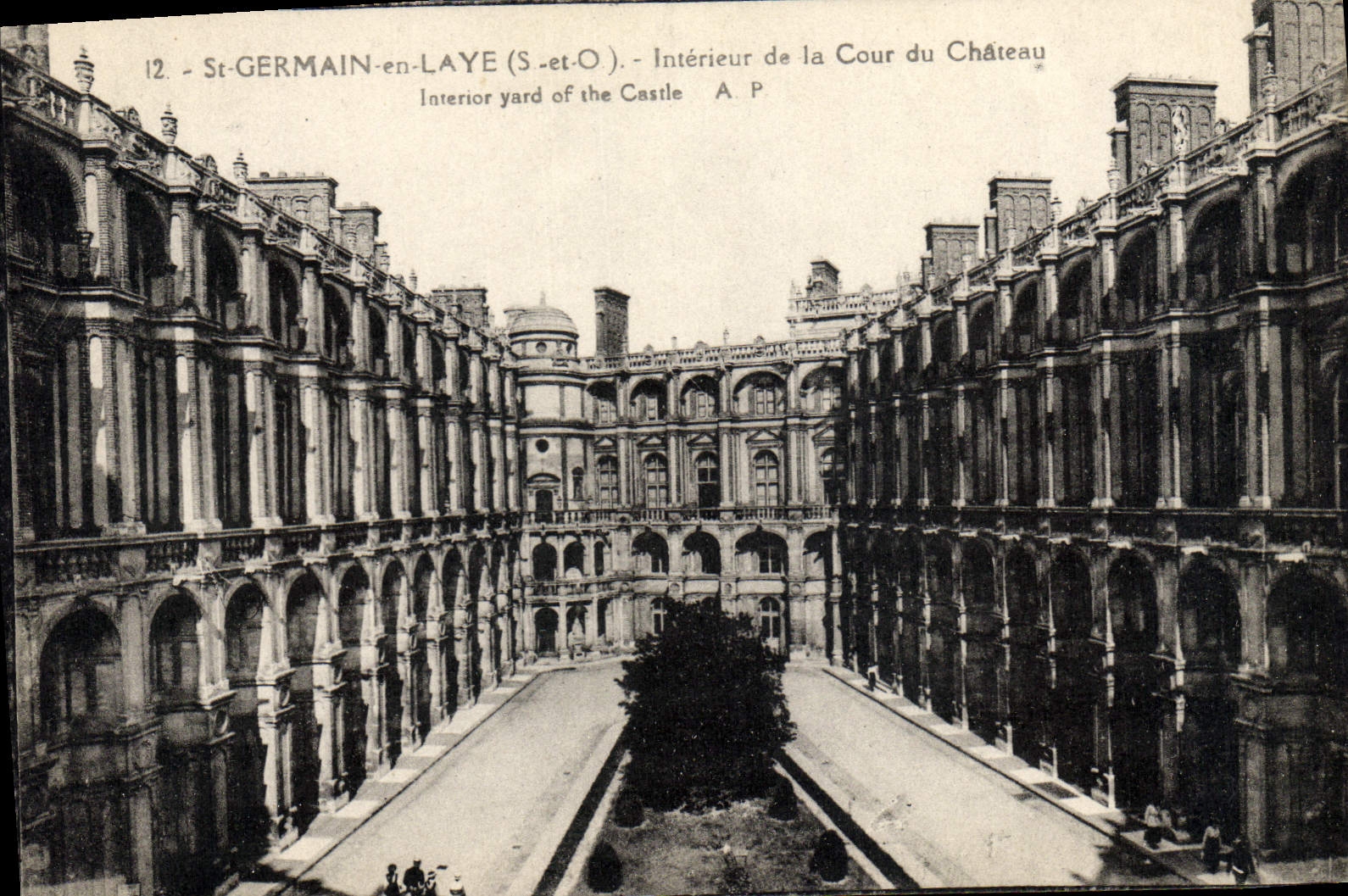 CPA St Germain En Laye Interieur De La Cour De Chateau