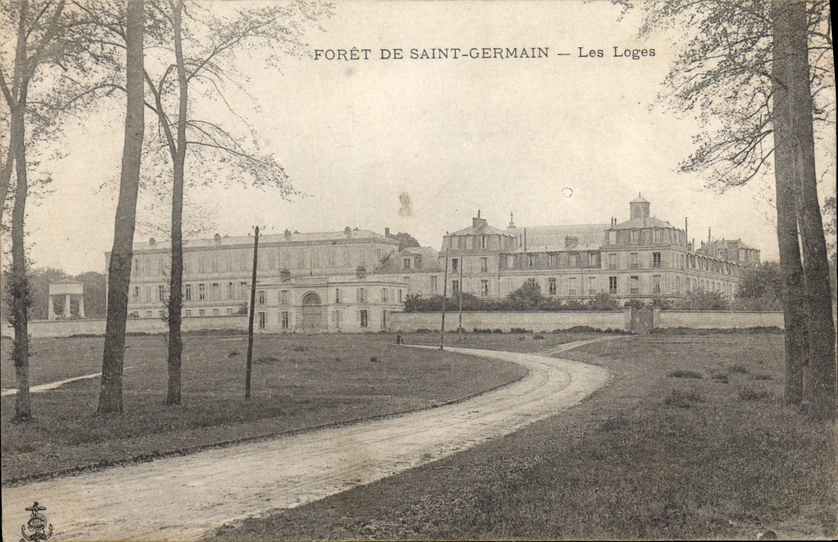 VINTAGE POSTCARD Drill Of Saint Germain Loges the Castle