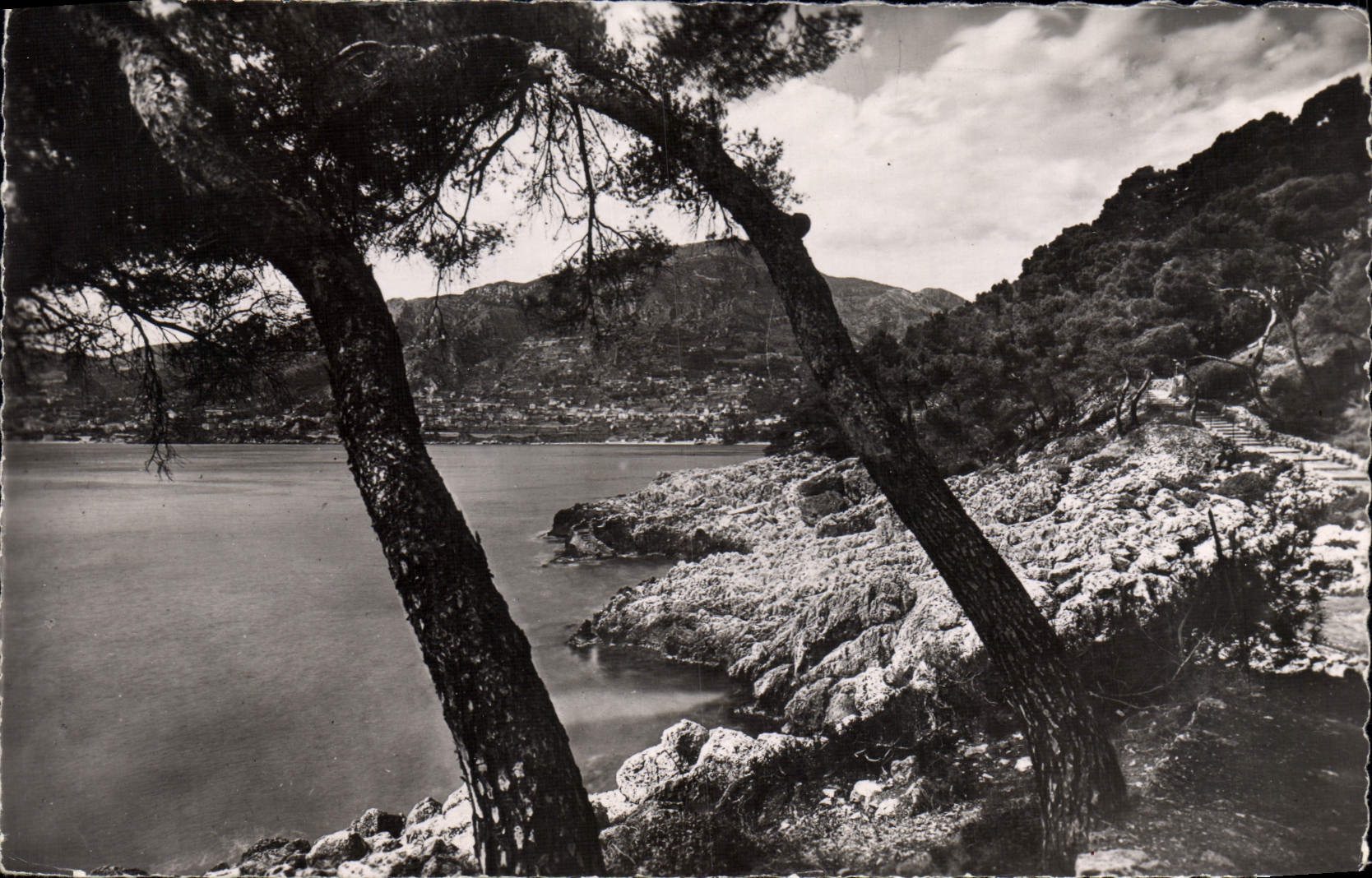 POSTAL MODERNA la dimensión de los alrededores azules Menton del cabo Martin