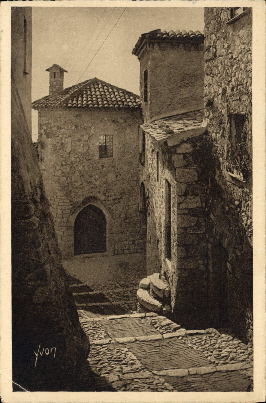 Casas de las mujeres mayores de Eze de la POSTAL de la VENDIMIA