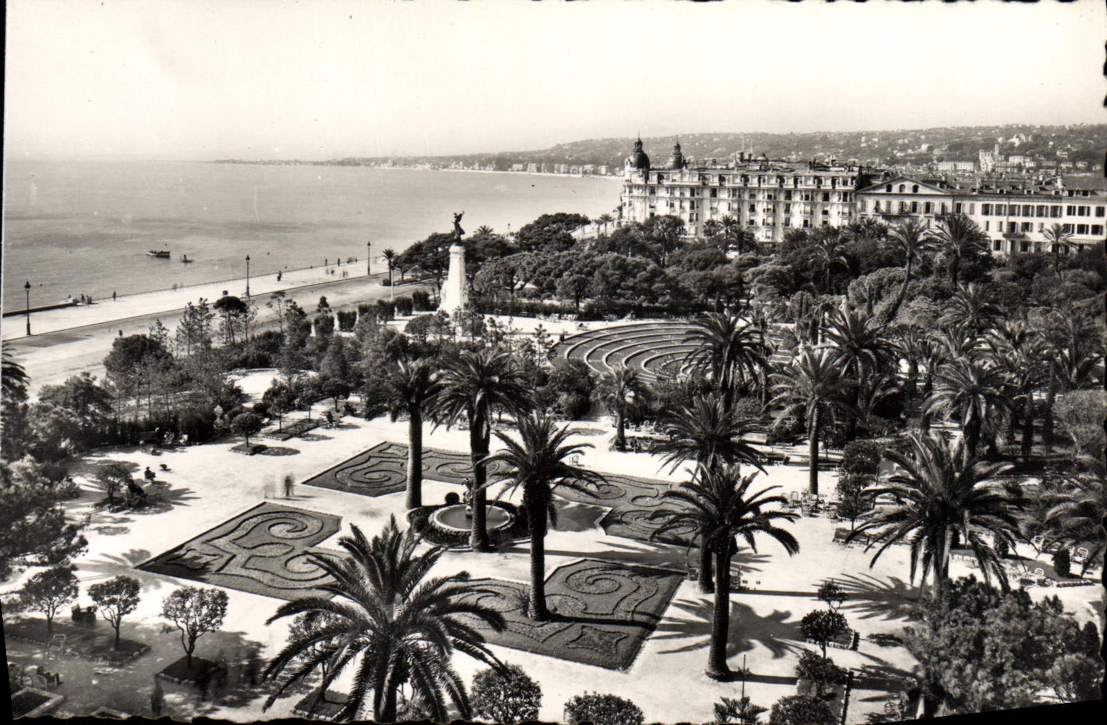 CPM Nice Les Jardins Albert 1er La Promenade des Anglais