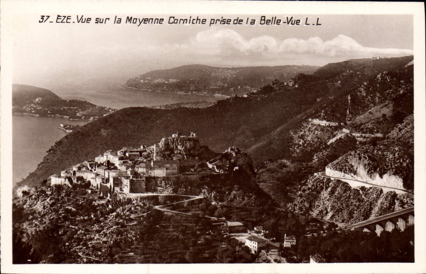 POSTAL Eze de la VENDIMIA visto en la cornisa media cerca de la vista hermosa