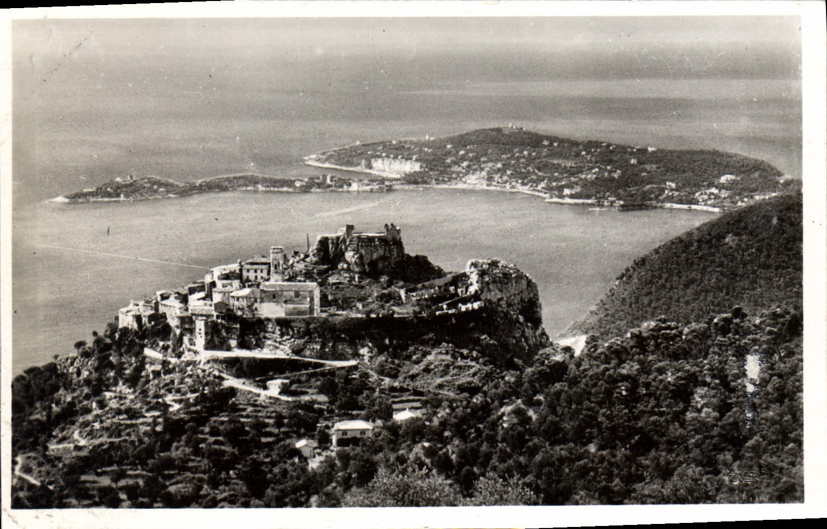 CPA Eze Vue sur le village et le Cap Ferrat