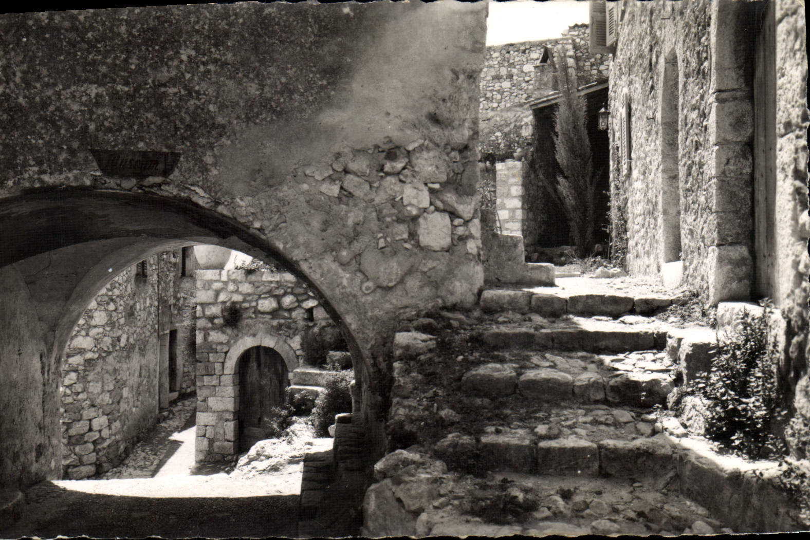 POSTAL MODERNA aldea de Eze en el medio de la aguilera una esquina pintoresca
