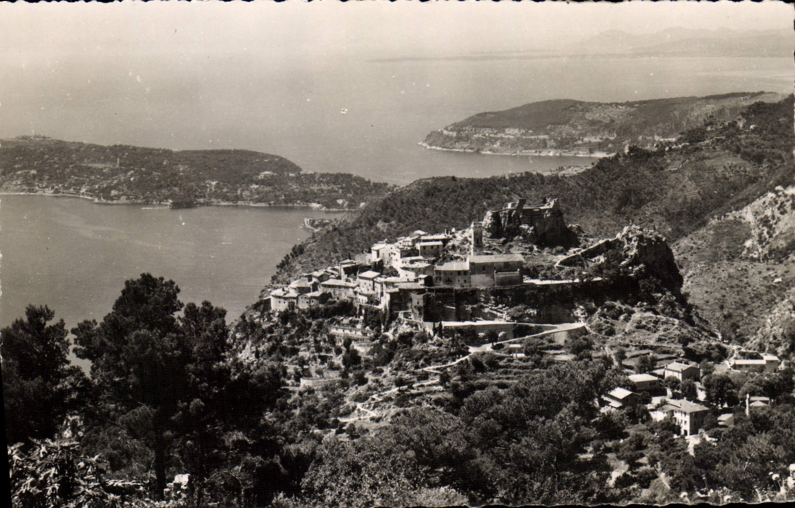 CPM Eze Le Nid D'Aigle Vue Generale Le Cap Ferrat
