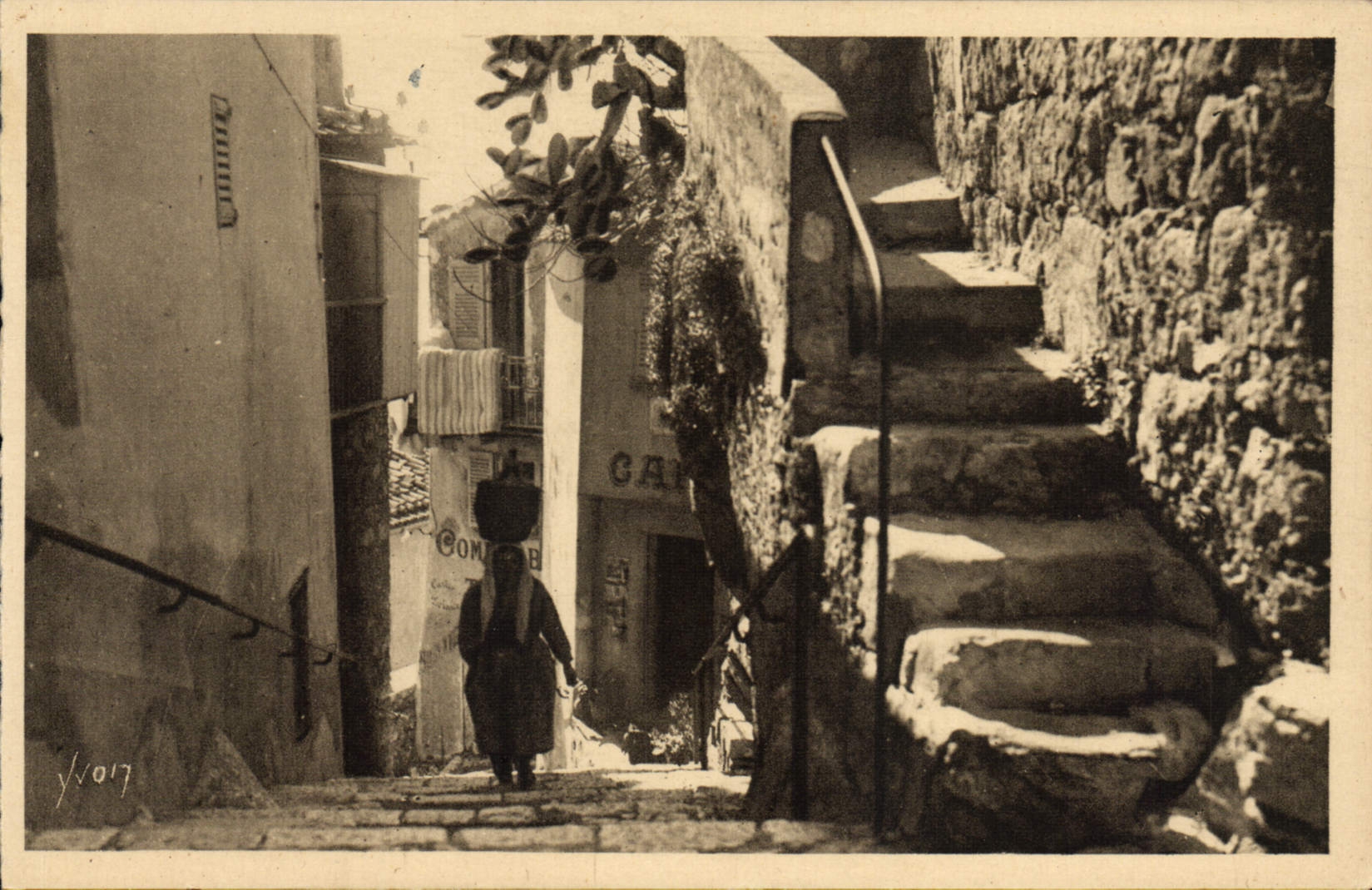 POSTAL MODERNA Eze una calle vieja del café de la aldea