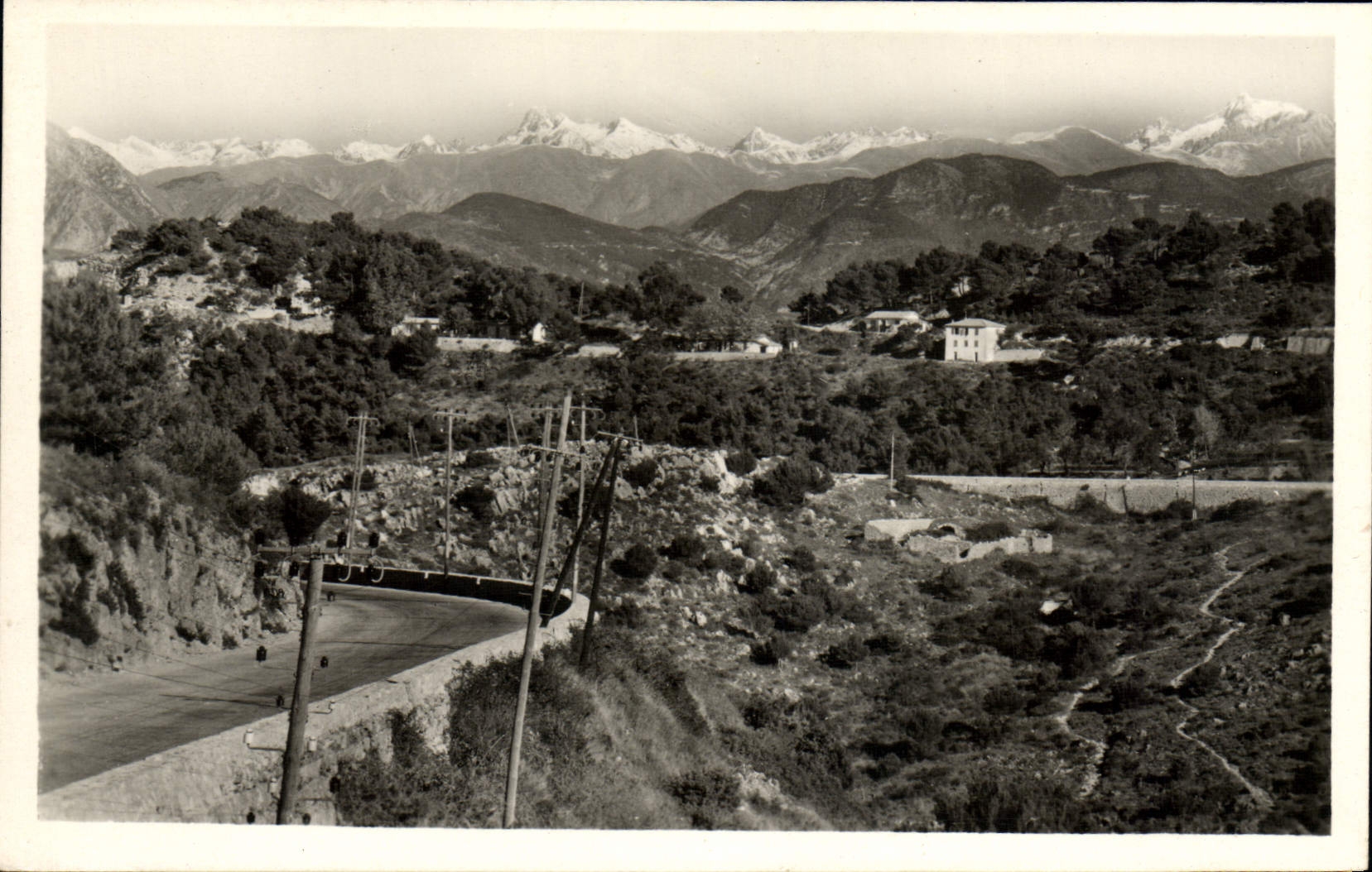 CPM Eze Village La grande corniche au col d'Eze et la chaine des Alpes 