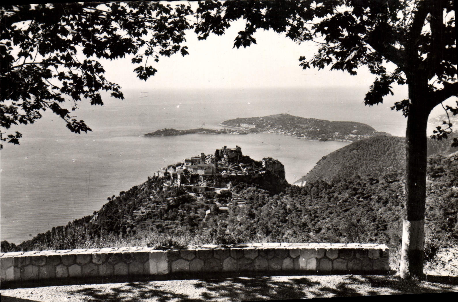 POSTAL MODERNA aldea y el cabo Ferrat de Eze