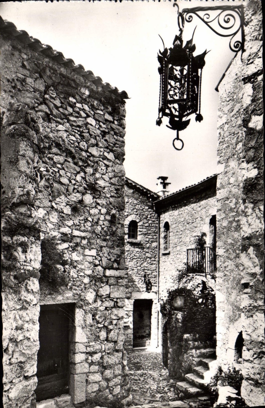 POSTAL MODERNA linterna de la mujer mayor de la aldea de Eze del castillo de príncipe de Suede