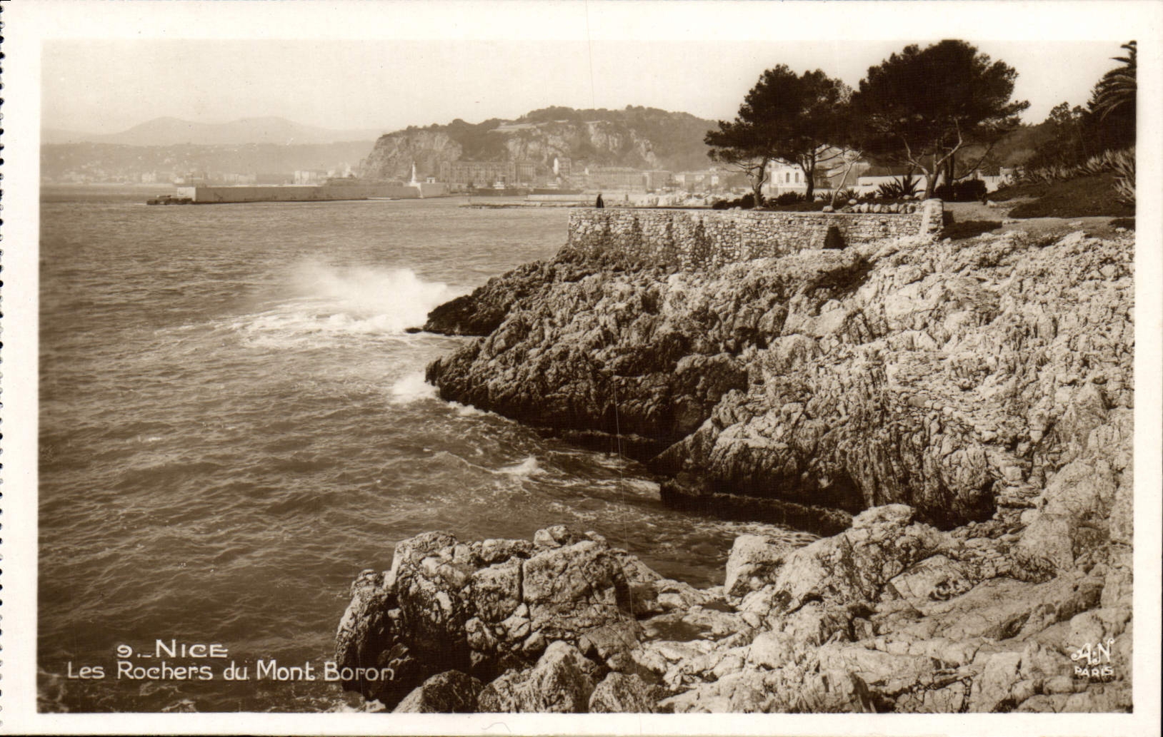 Rocas de la POSTAL de la VENDIMIA Niza del montaje del boro