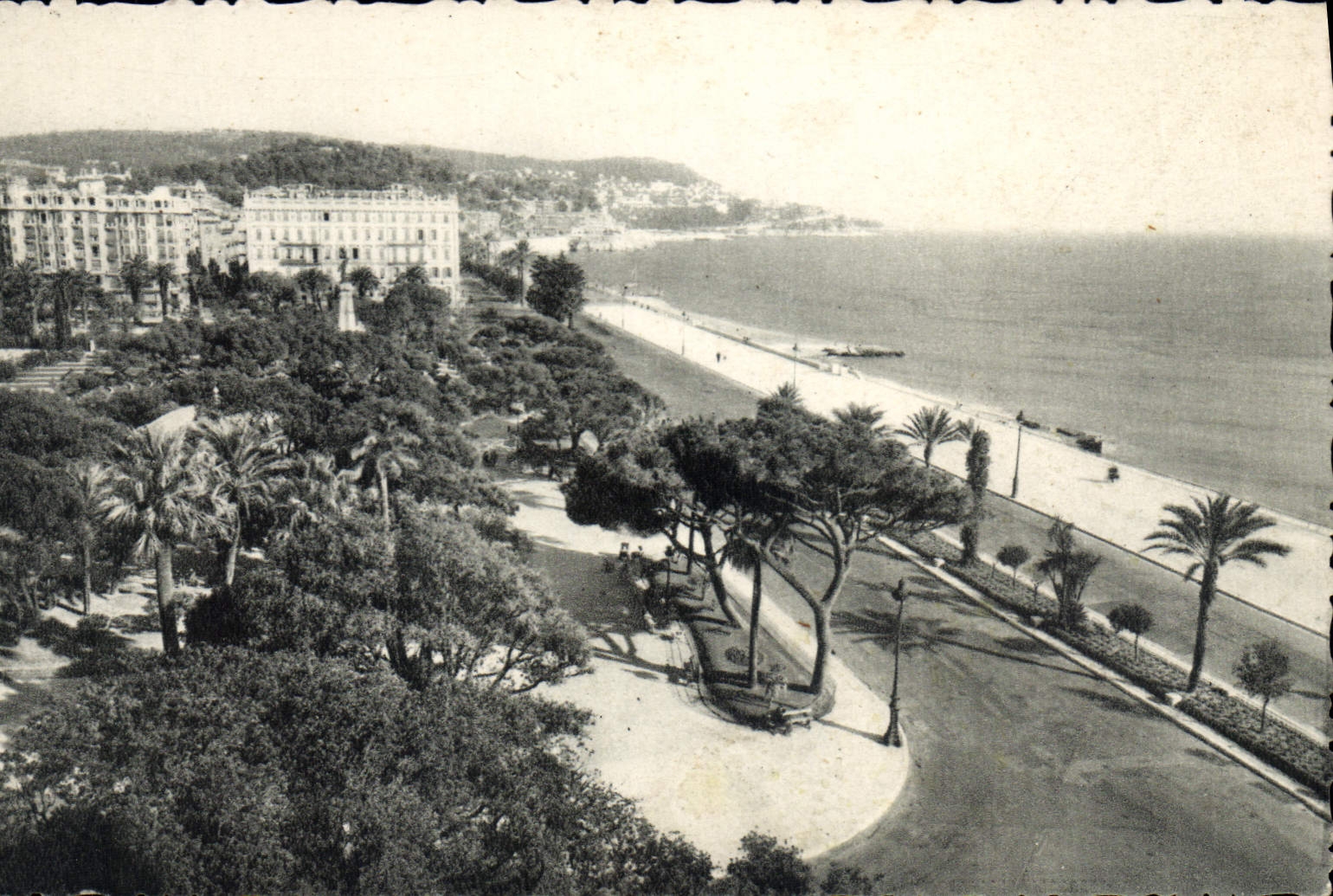VINTAGE POSTCARD Nice Seen Of the Gardens Albert 1st