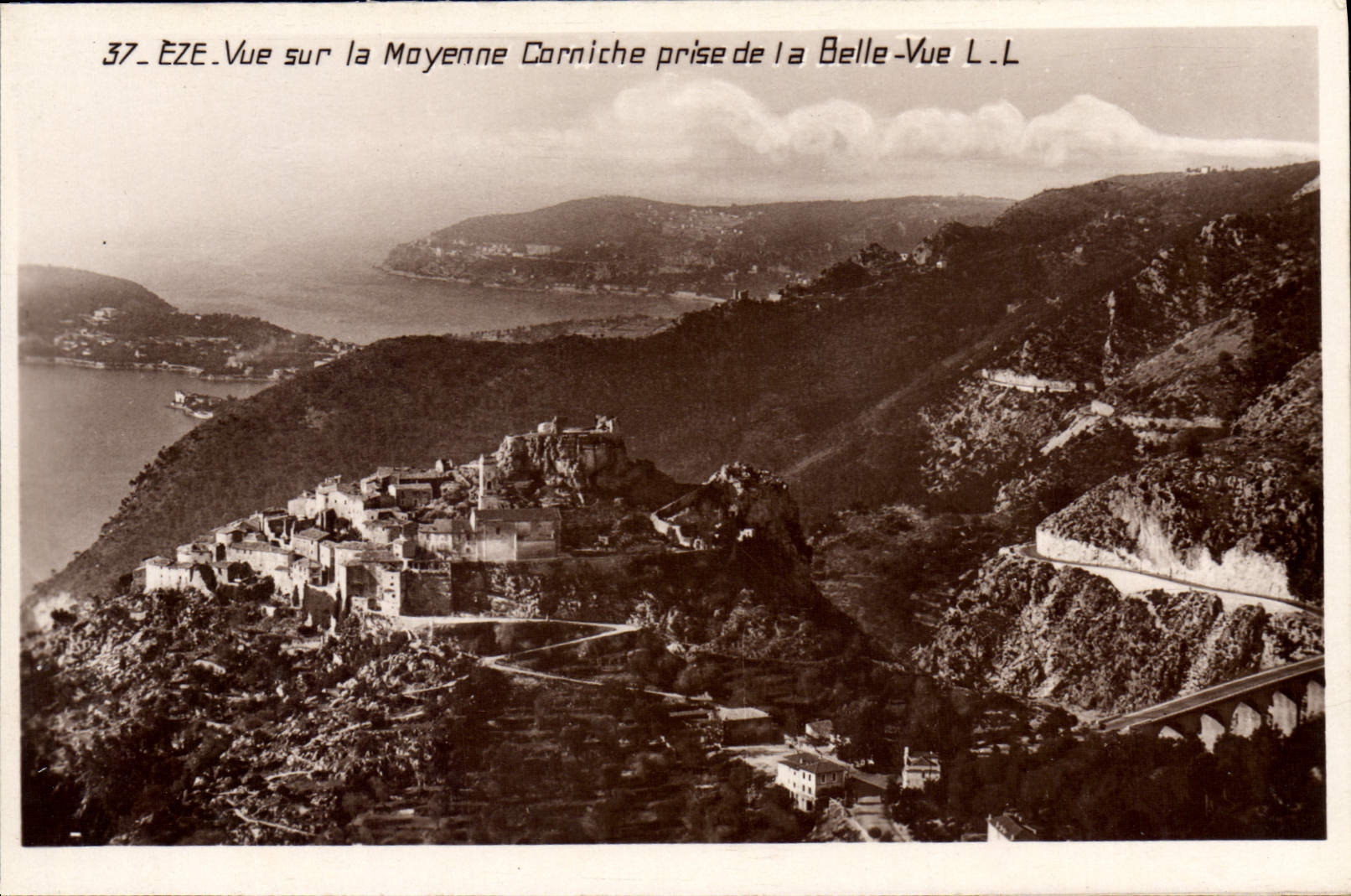 POSTAL Eze de la VENDIMIA visto en la cornisa media tomada de la vista hermosa