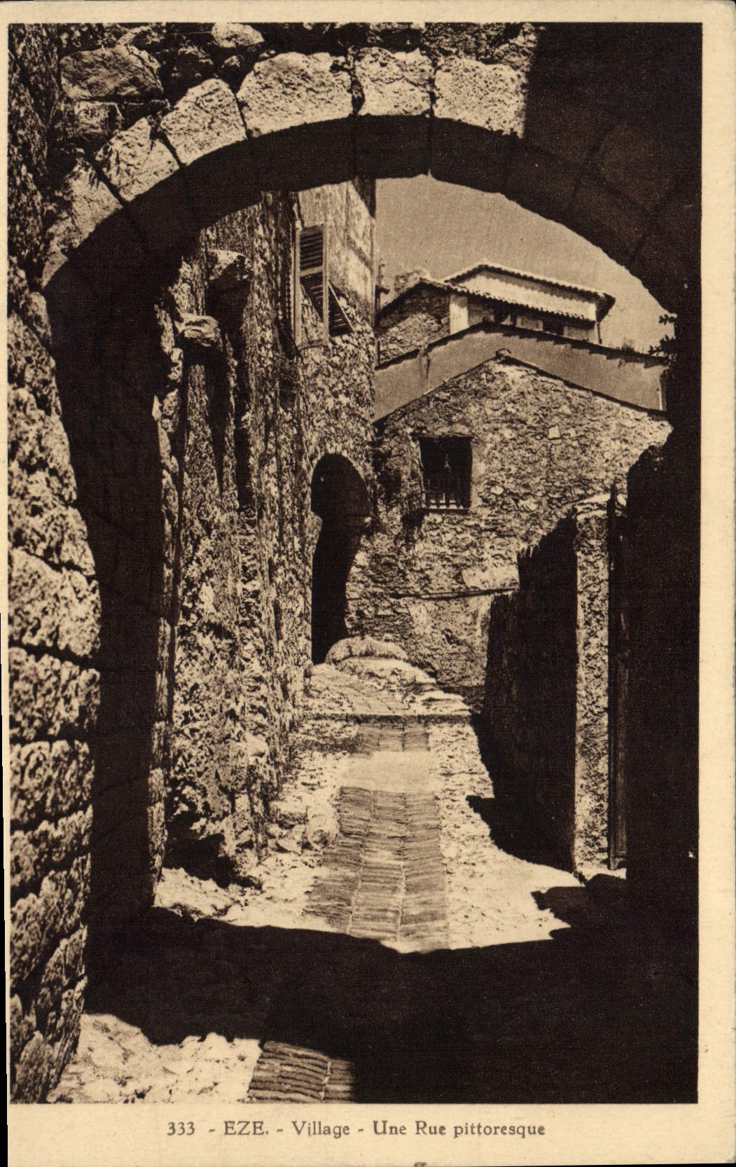CPA Eze Village Une rue pittoresque