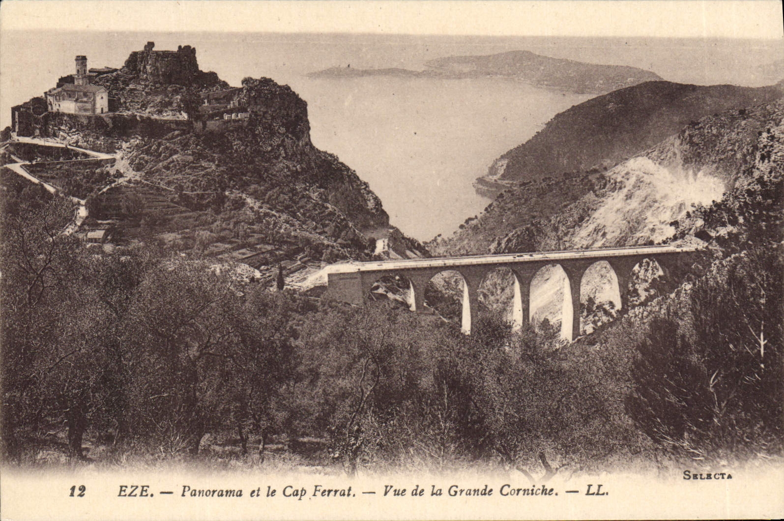 Panorama de Eze de la POSTAL de la VENDIMIA y el puente y la cornisa de Ferrat del cabo en la construcción