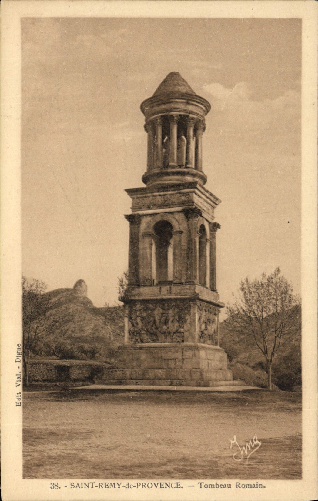 CPA Saint Remy de Provence Tombeau Romain