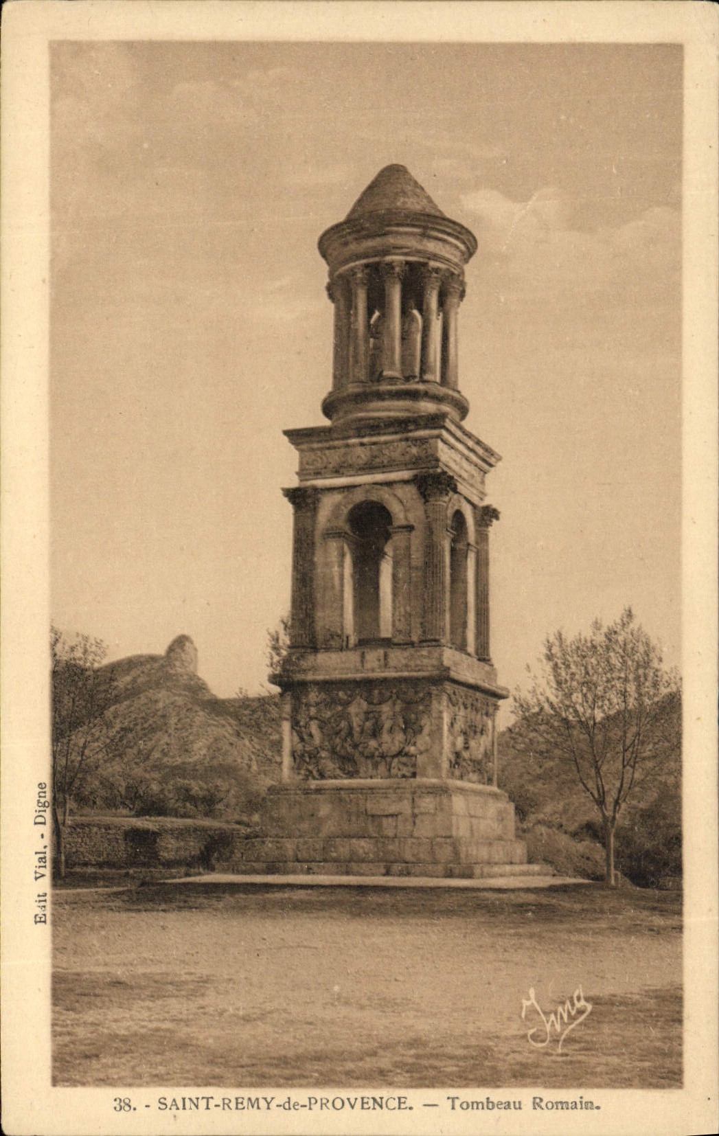 CPA Saint Remy de Provence Tombeau Romain