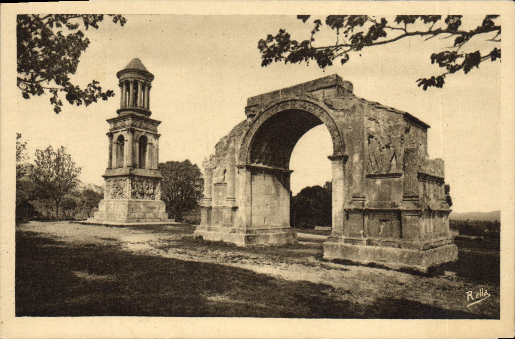 CPA Saint Remy de Provence Arc de Triomphe et mausolee romains Les antiques