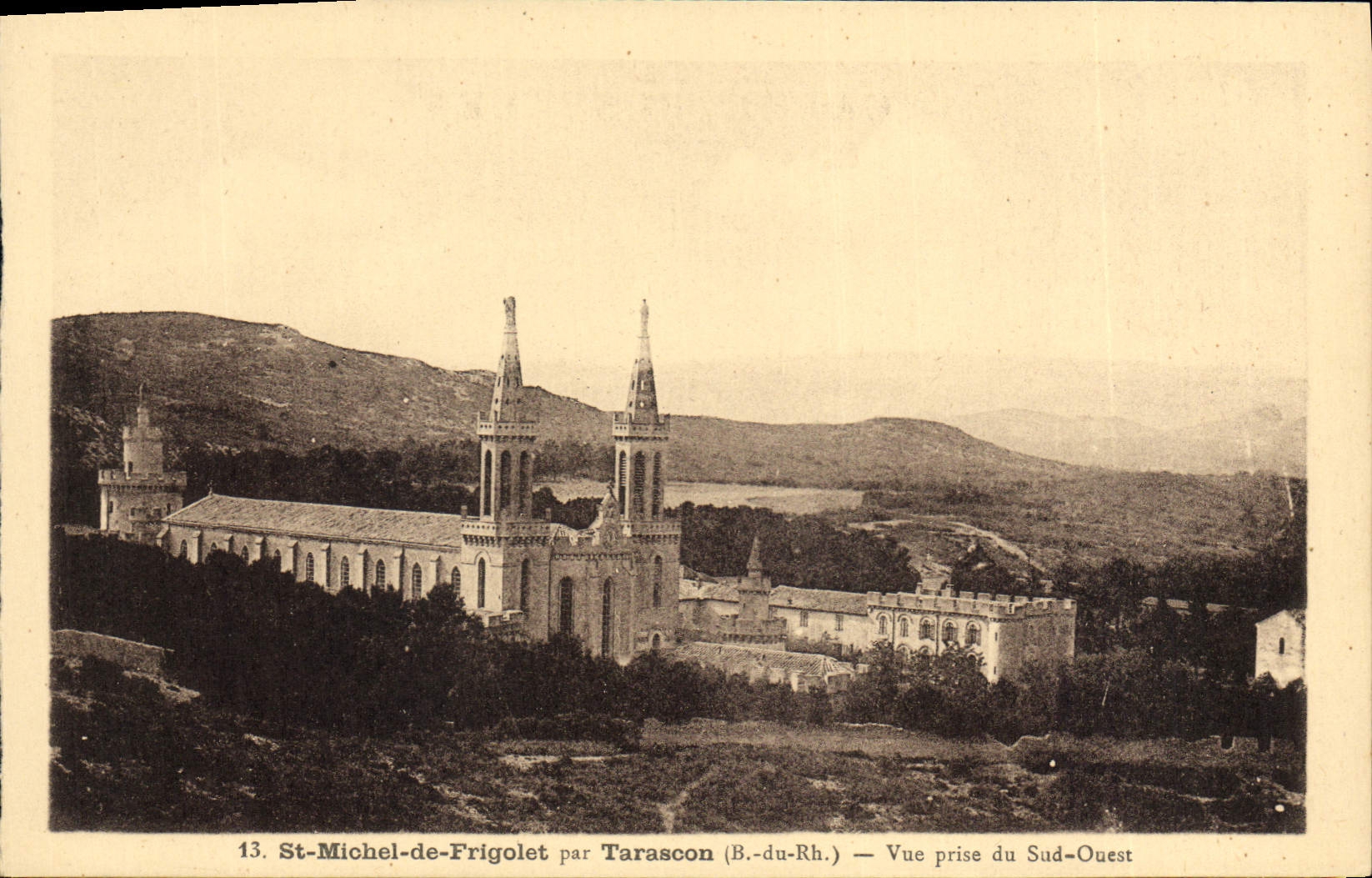 CPA St Michel de Frigolet par Tarascon Vue prise du Sud Ouest