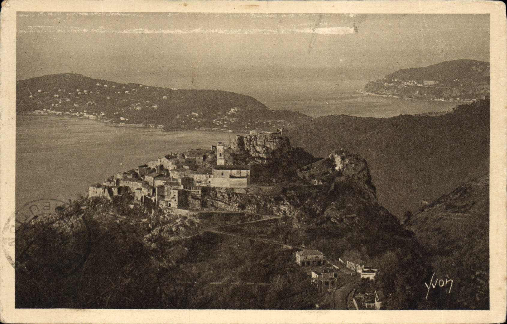 Opinión de la aldea de Eze de la POSTAL de la VENDIMIA