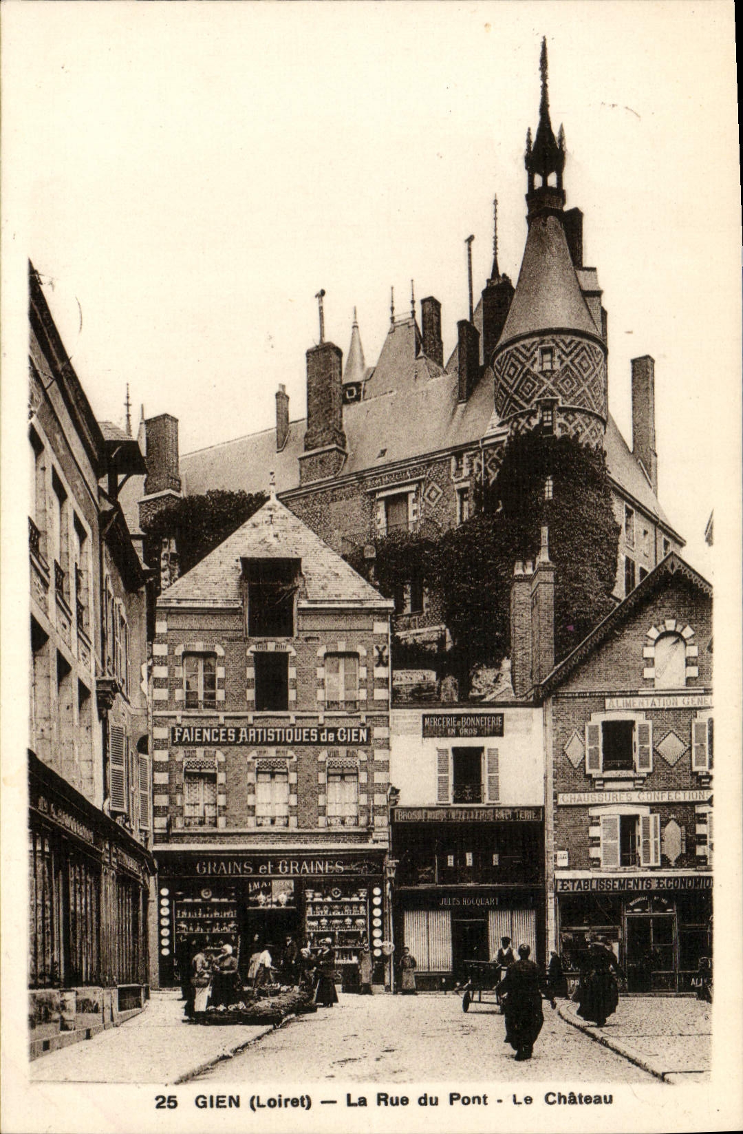 VINTAGE POSTCARD Gien the Street of the Bridge the Castle