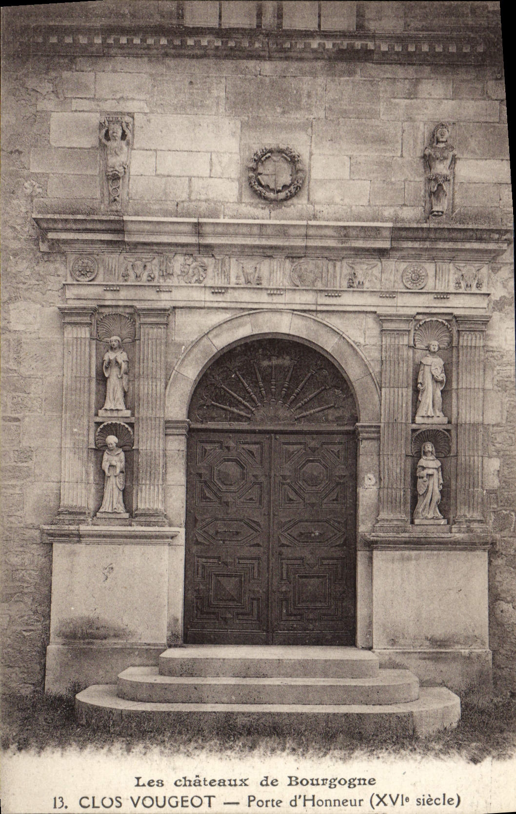 VINTAGE POSTCARD CLOS VOUGEOT Carries Honor