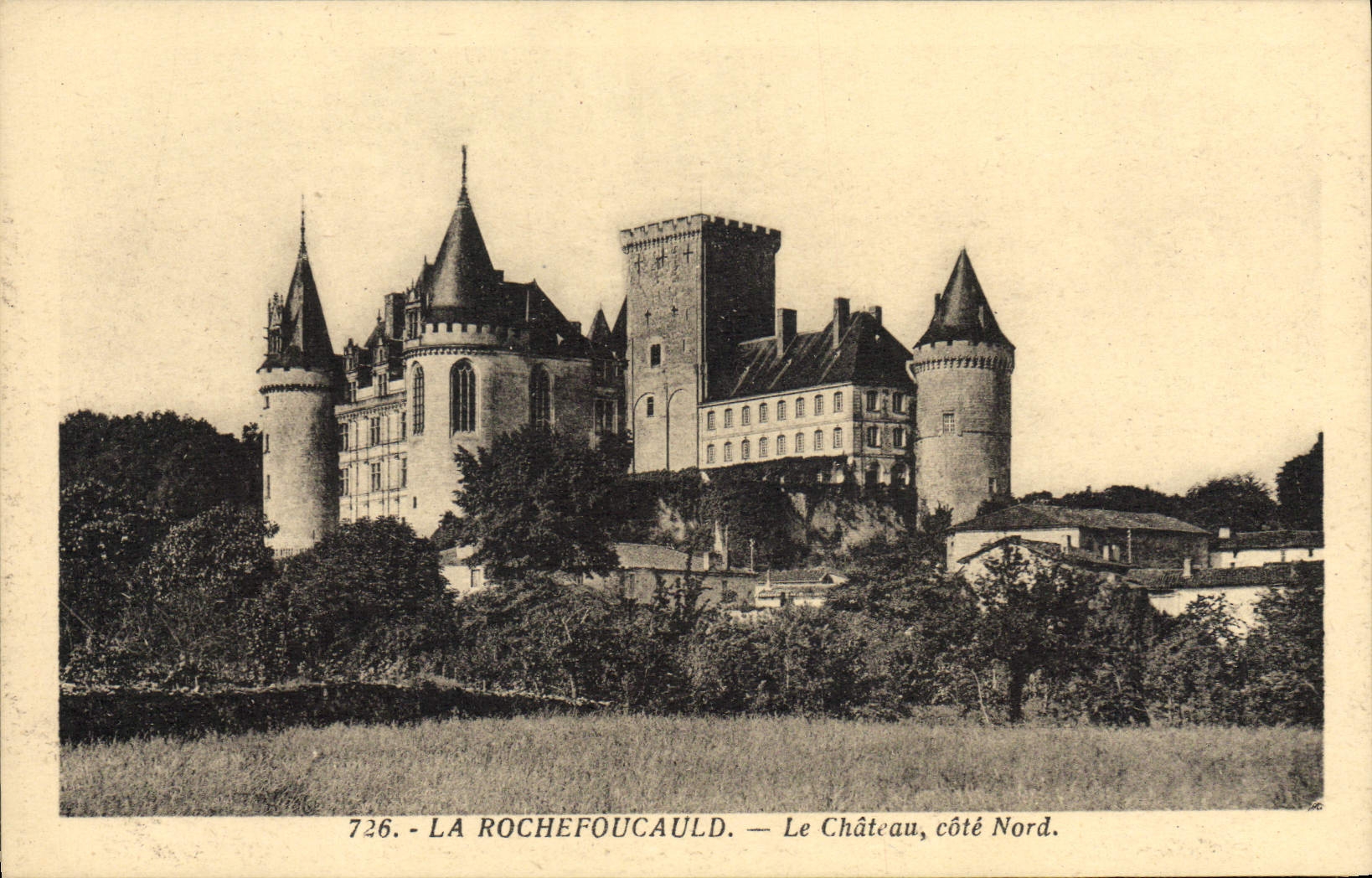 CPA La Rochefoucauld Le Chateau Cote Nord