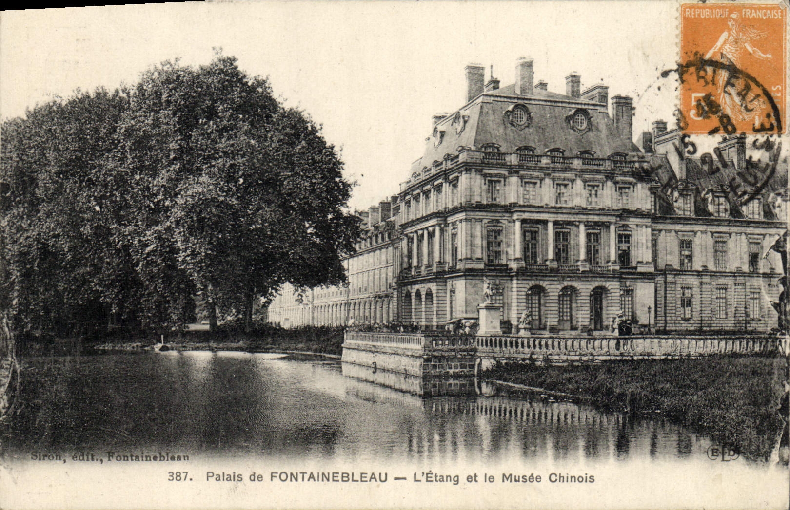 VINTAGE POSTCARD Palate of Fontainebleau the Chinese Pond and Museum