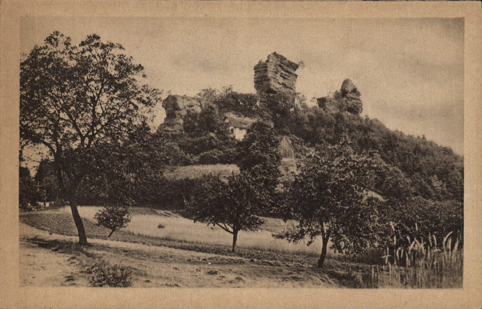 VINTAGE POSTCARD Niederbronn les Bains Ruin of Windstein