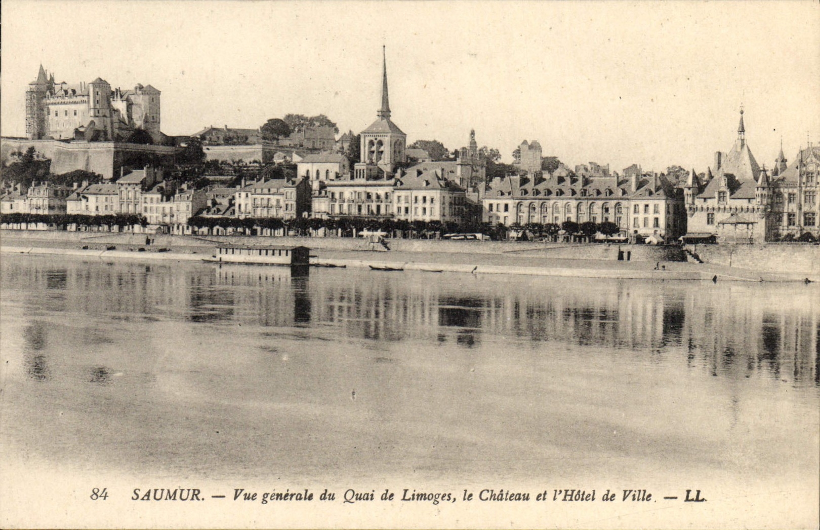 VINTAGE POSTCARD Saumur View of the Quay of Limoges the Castle and the town hall