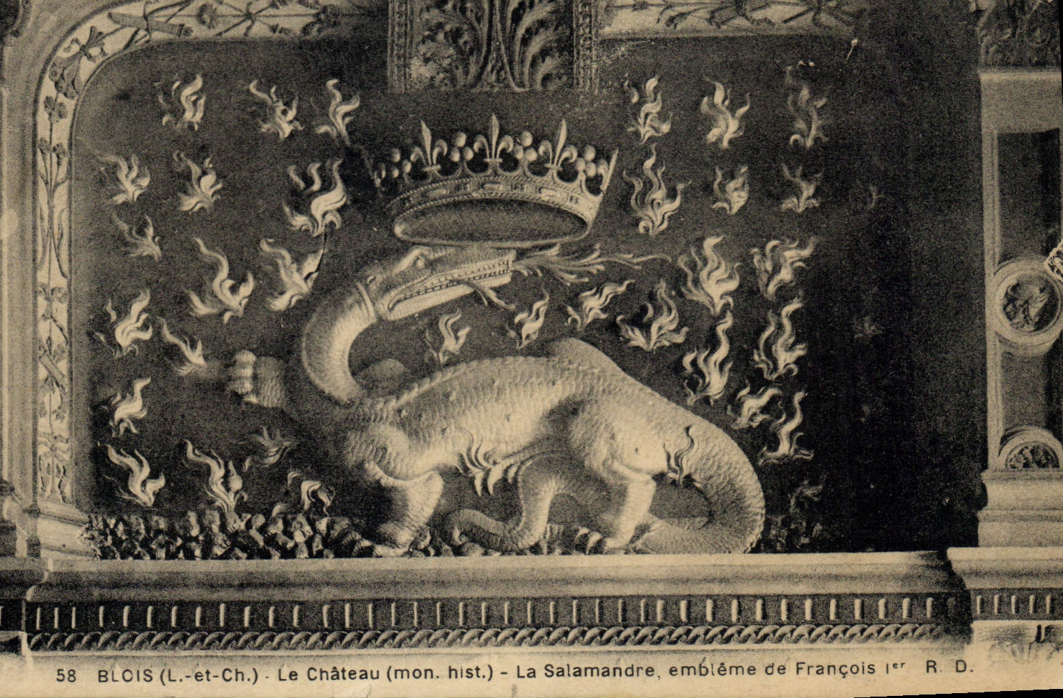 CPA Blois Le Chateau La Salamandre embleme de Francois 1er