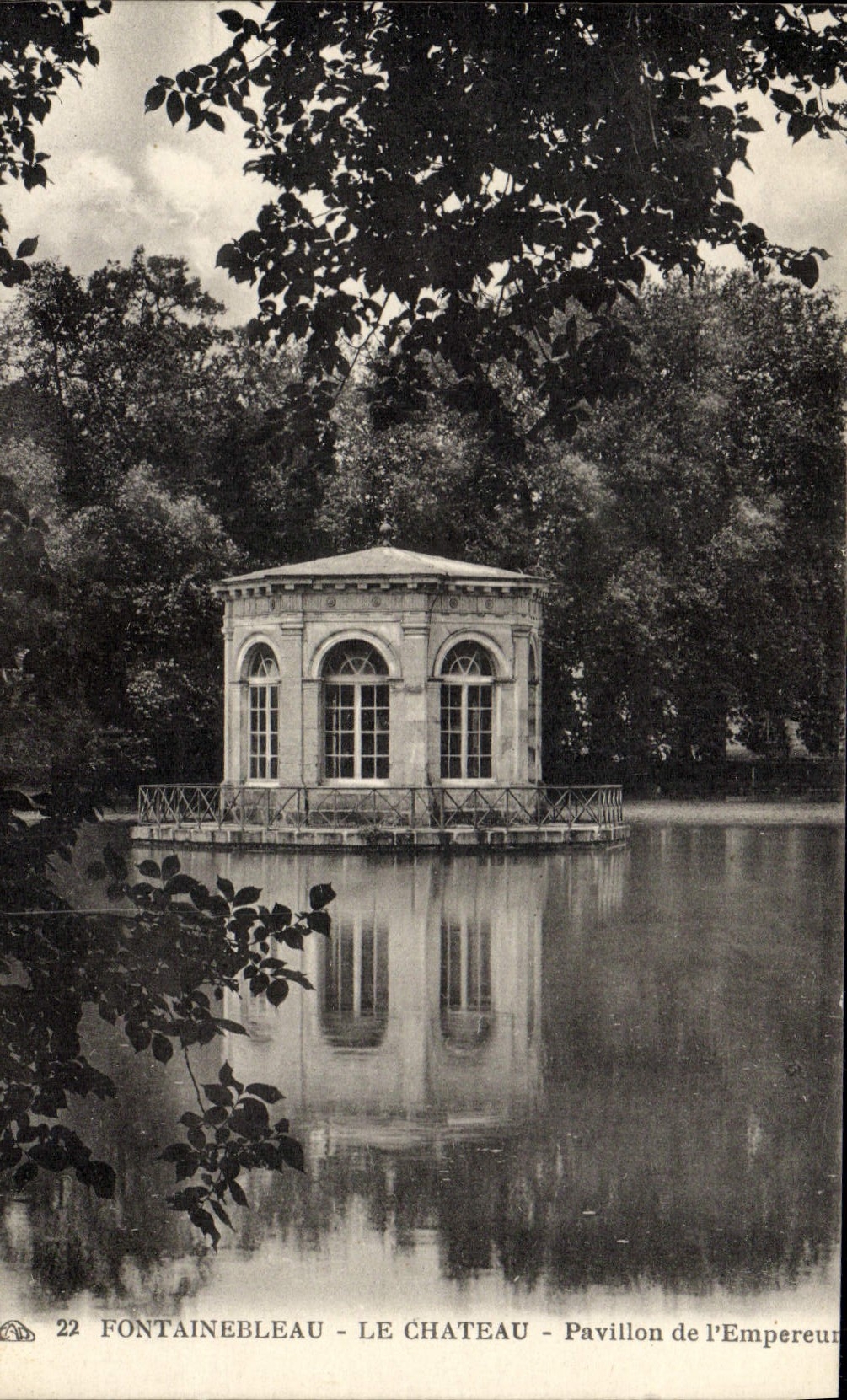 CPA Fontainebleau Le Chateau Pavillon de l'empereur