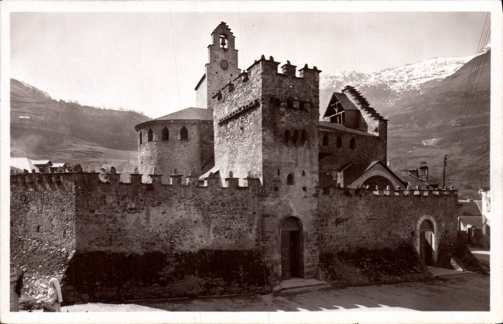 VINTAGE POSTCARD Luz Fortifiee Church