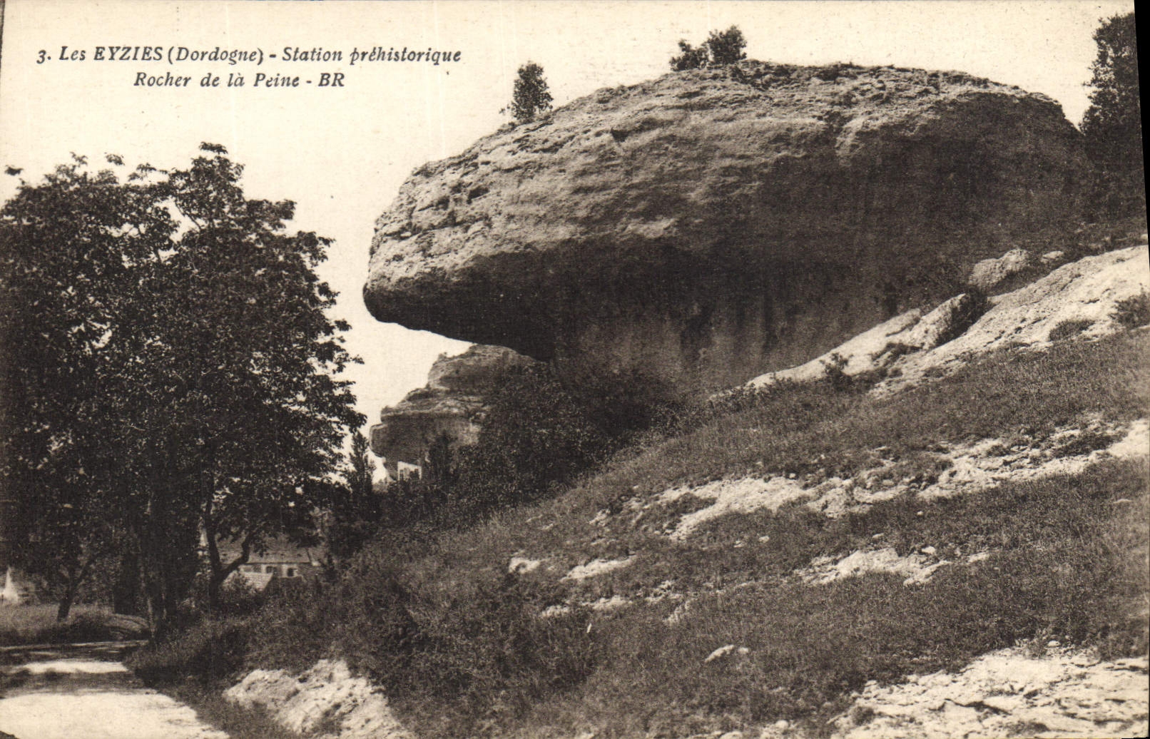 Roca prehistórica del sitio de Eyziers de la POSTAL de la VENDIMIA del dolor