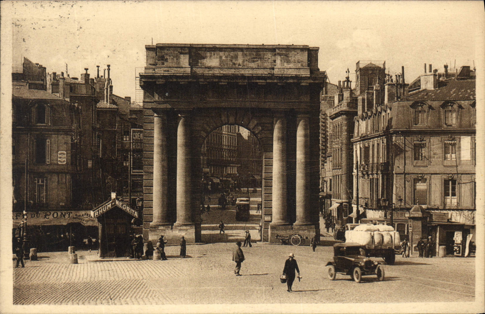 Burdeos de la POSTAL de la VENDIMIA la puerta de Borgoña