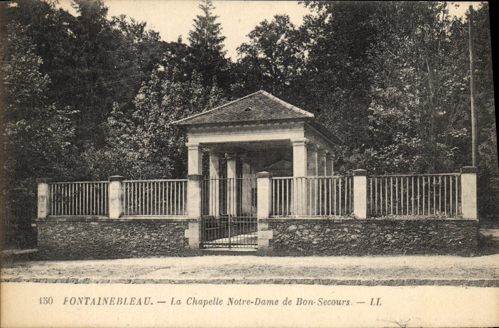 VINTAGE POSTCARD Fontainebleau La Chapelle Notre Dame de Bon